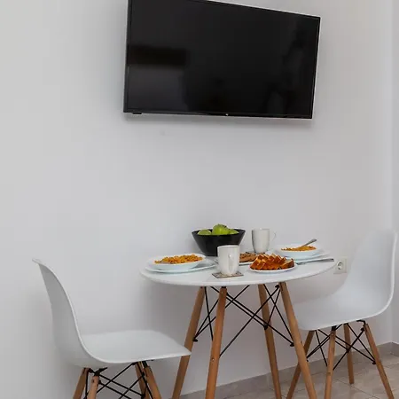 White House & Apartmán