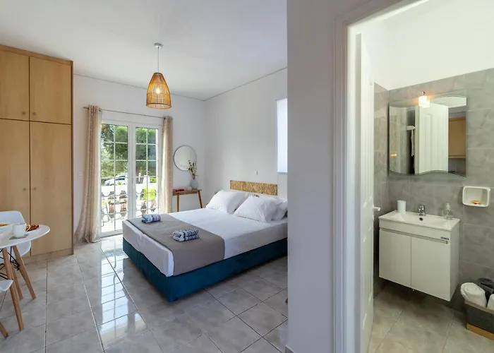 White House & * Argostoli (Kefalonia)