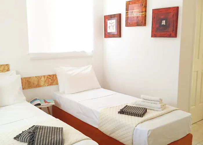 White House & Apartment *